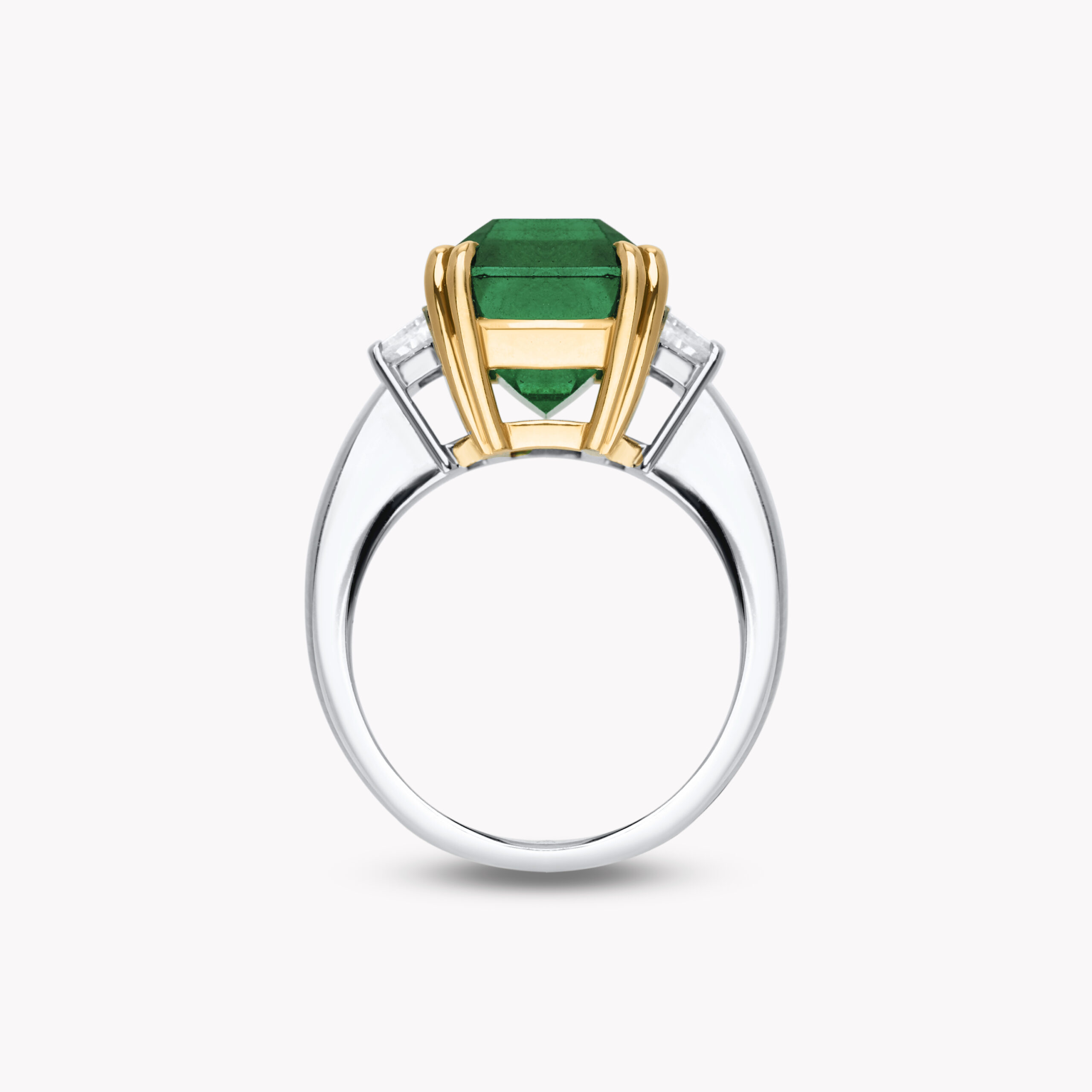 Emerald Ring 8.56ct with Trapezoide-Cut Diamonds 0.40ct + 0.39ct